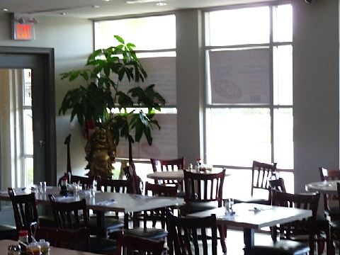 Leo_-_Restaurant_Dining_Area_Pic_2.jpg